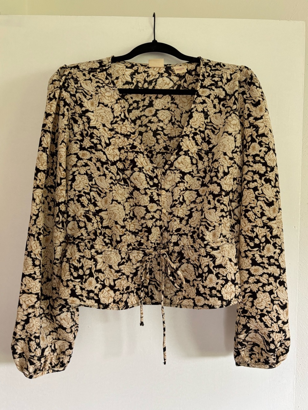 Levi’s Lisa Long Sleeve Floral V-Neck Drawstring Blouse